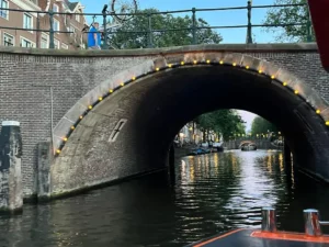 Do I need to book the lovers Amsterdam canal cruise in advance?