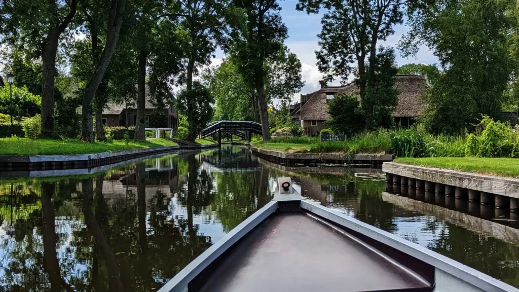 unique places to visit in Europe, Giethoorn