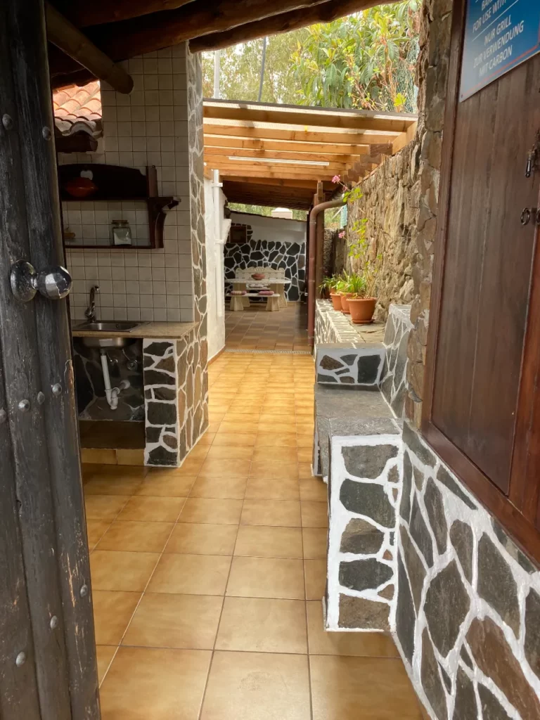 eating local dishes, the best thing to do in Gran Canaria